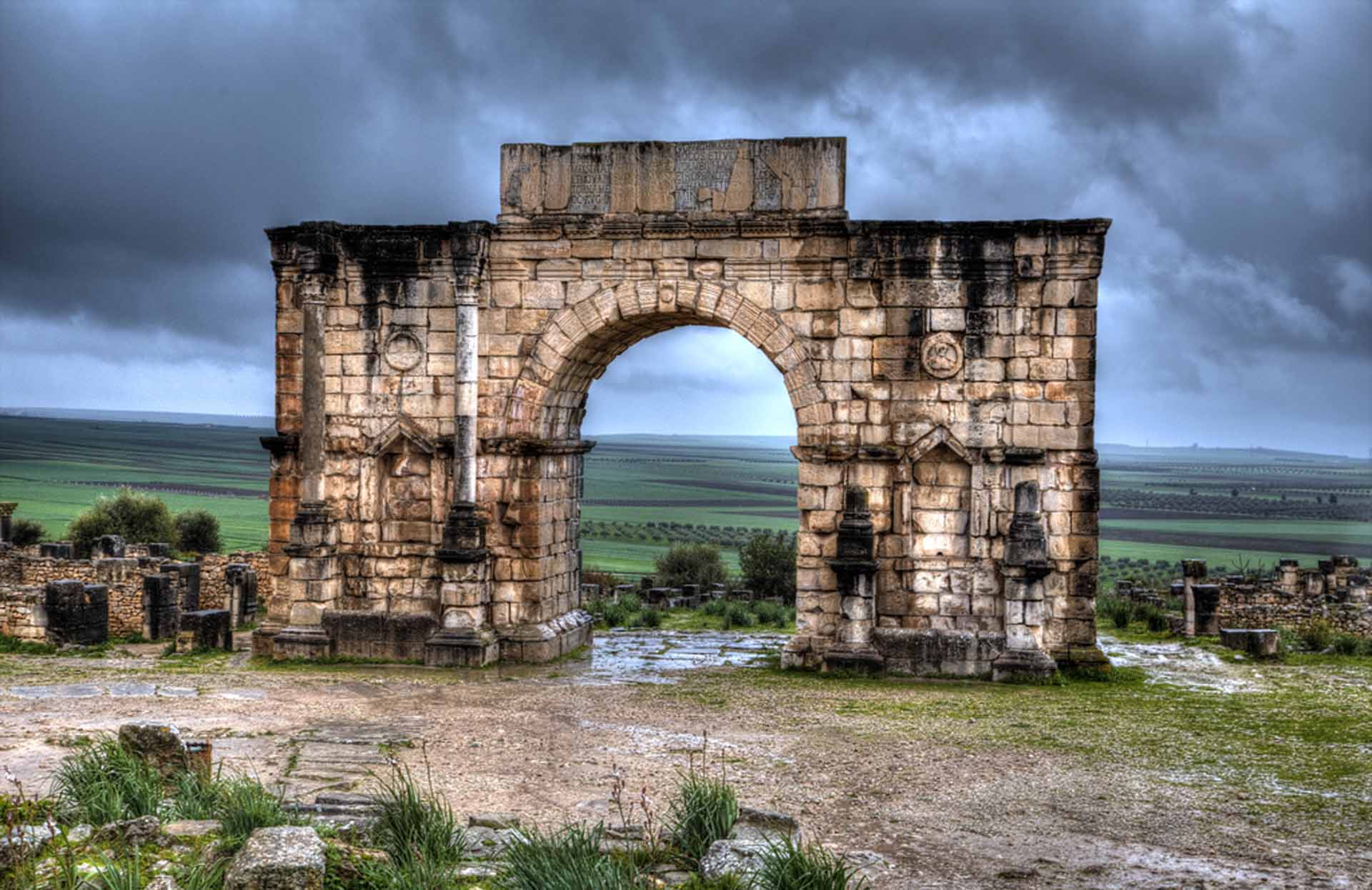 Fez: Volubilis, Moulay Idriss and Meknes Full-Day Trip